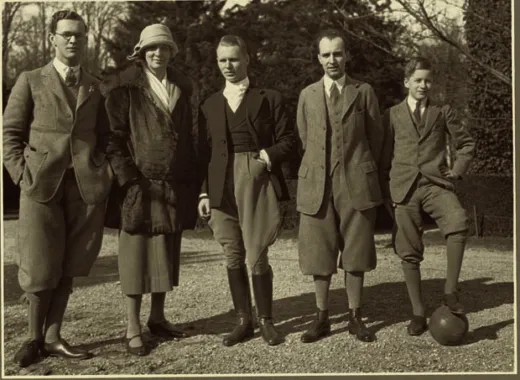 Holga Bagge med sine fire sønner: Niels, Jørgen, Mogens og Sven Henrik, april 1926