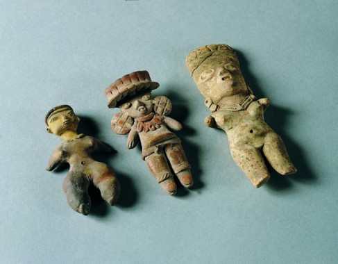 Pretty Lady, Tlatilco ved Mexico City, højde 9,8 cm. (kvindefigurerne fra mellem 1200 og 500 f.Kr., mandsfiguren fra ca. 600 f.Kr-150 e.Kr.)