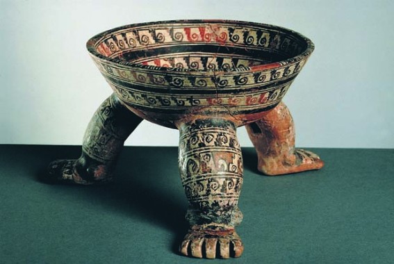 Skål på trefod, Guerrero, Toltekisk tid, dvs. ca. 900-1200 e.Kr., højde 14,5 cm