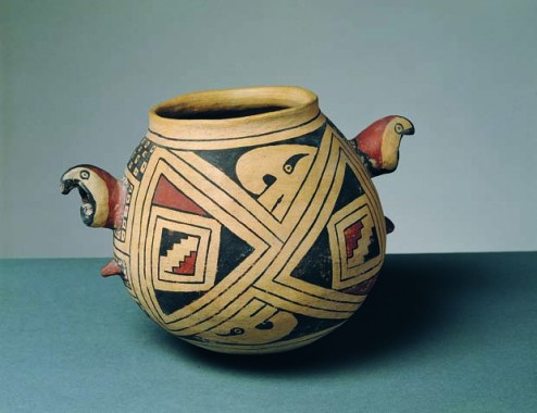 Krukke med stiliserede papegøjehoveder som hanke, Casas Grandes, Chihuahua, højde 17,5 cm, postklassisk periode, ca. 900-1340