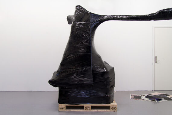 Installationsfoto fra soloudstillingen Subheads, 2018, hos JIR SANDEL. Foto: JIR SANDEL