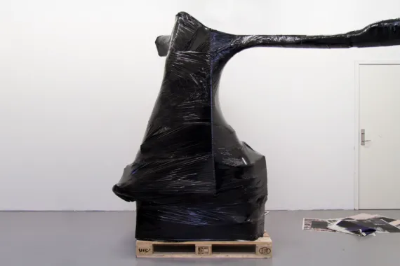 Installationsfoto fra soloudstillingen Subheads, 2018, hos JIR SANDEL. Foto: JIR SANDEL
