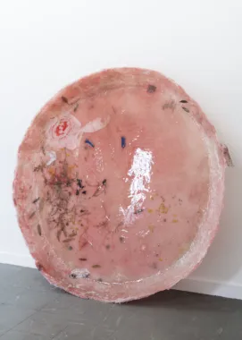 Våd af dug, 2019. Resin. Foto: Karl Isaksen