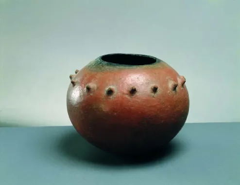 Krukke, fra White Mound (ved Puerco River), dateres til 780-800, diameter 21 cm (krukken minder dog om Gila smudged-typen fra Classic-perioden 1100-1400)