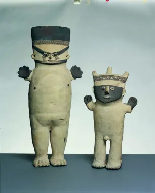 To gravfigurer, højde 63 cm og 45 cm, Chancay, midtkysten, 1000-1438