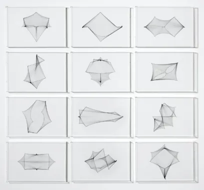 Hair Net Geometry, 2024. Hårnet, søm, blyant, finer, maling, plexiglas. 178 x 193 cm. Foto: Jan Søndergaard