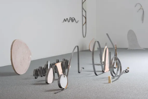 an oval, a vowel, an e, Installation view. Dyed plaster, steel (Jacob Friis-Holm Nielsen, 2021)