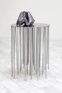 Ocean Bed, 2014. Stål, jesmonite, Chameleon maling (mystic). Foto: Jan Søndergaard.