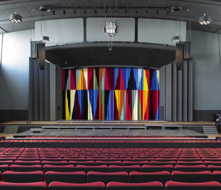 Scenetæppe Aalborg Hallen/Aalborg kongres og kulturcenter, 2012, foto: Helene Høyer Mikkelsen