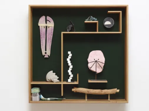 One Language Traveler Set # 4.1, 2012, mixed media, vægmonteret vitrine, 120x120x20 cm, foto: courtesy of Andersen's Contemporary