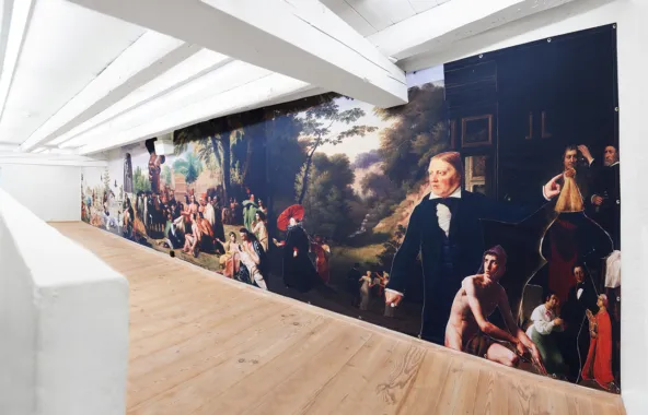 Friezes and Borders. Installations view Viborg Kunsthal 2023. Tapet på stof. Foto: Enneke Hempen