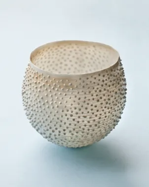 Hinde med dupper, 2012, højde 15,5 cm, brændt i træfyret sodaovn ved ca.1300°c