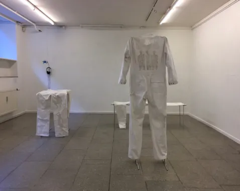 The Father, the Son, the Holy Ghost. Murearbejdstøj med udskærringer, aluminium stativer, 2017