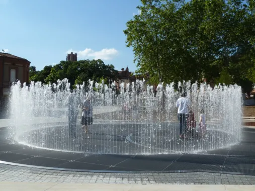 Jeppe Hein, Encircle, 2013, Courtesy Johann König, Berlin, 303 Gallery, New York and Galleri Nicolai Wallner, Copenhagen, foto: Studio Jeppe Hein