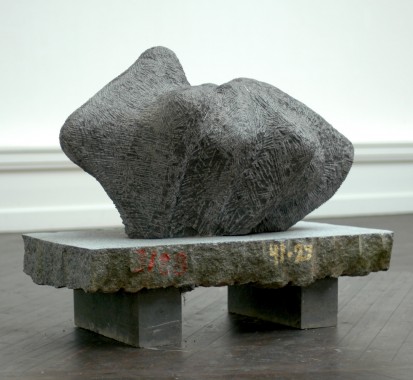 Puppe, 1987, granit
