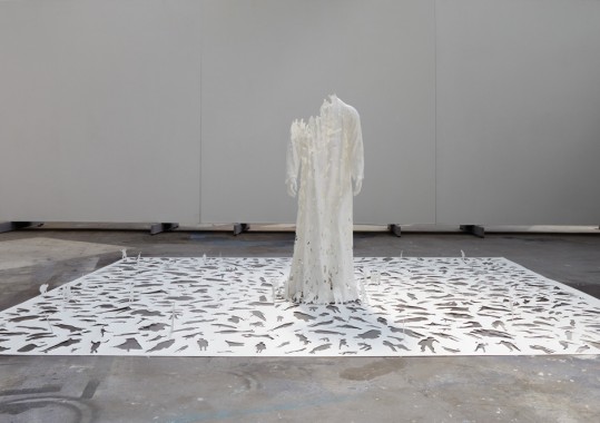 Gennemsigtig Gud, 2009, 3,5x4,5x1,7 m, 140 gram syrefrit papir og lim, foto: Anders Sune Berg