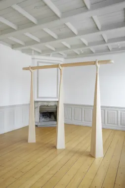 Where Language Goes to Hide, linden wood. Foto: Jenny Sundby