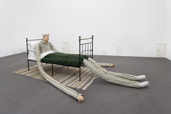 Untitled (Man in bed, small doors), 2006, oliemaling på glasfiber, bemalet træ og blandede materialer, dimensioner varierer, værket eksisterer i to forskellige versioner, Photo credit: Anders Sune Berg, Courtesy of Galleri Nicolai Wallner