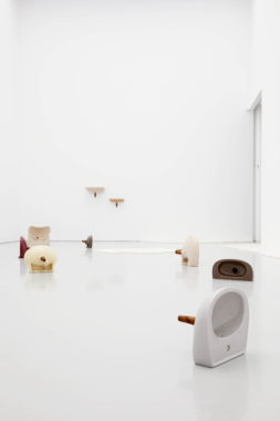 European Interiors (2018) Installation view, Spike Island. Foto: Stuart Whipps