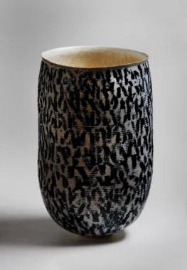 Puppe, 2006, med typografisk ornament, højde.34 cm, porcelæn brændt i træfyret sodaovn ved 1300°c