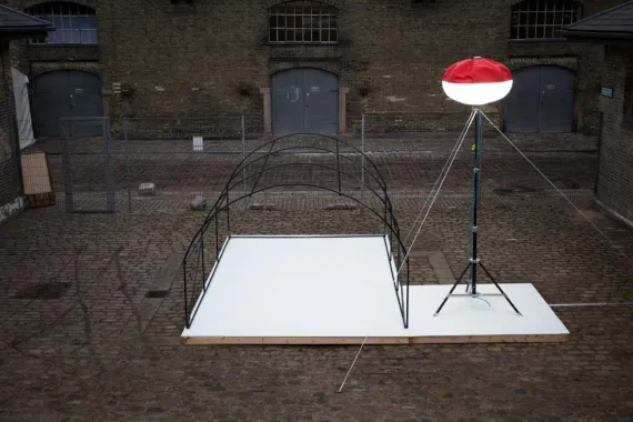 Tent unit, Danish refugee housing 2016, 2017 Foto: Nermin Durakovic. Fotodokumentation er fra udstillingen Nordic Delights (2017), Fotografisk Center i København